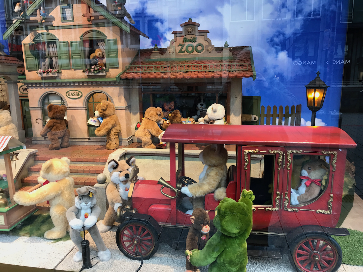 Steiftiere im Schaufenster